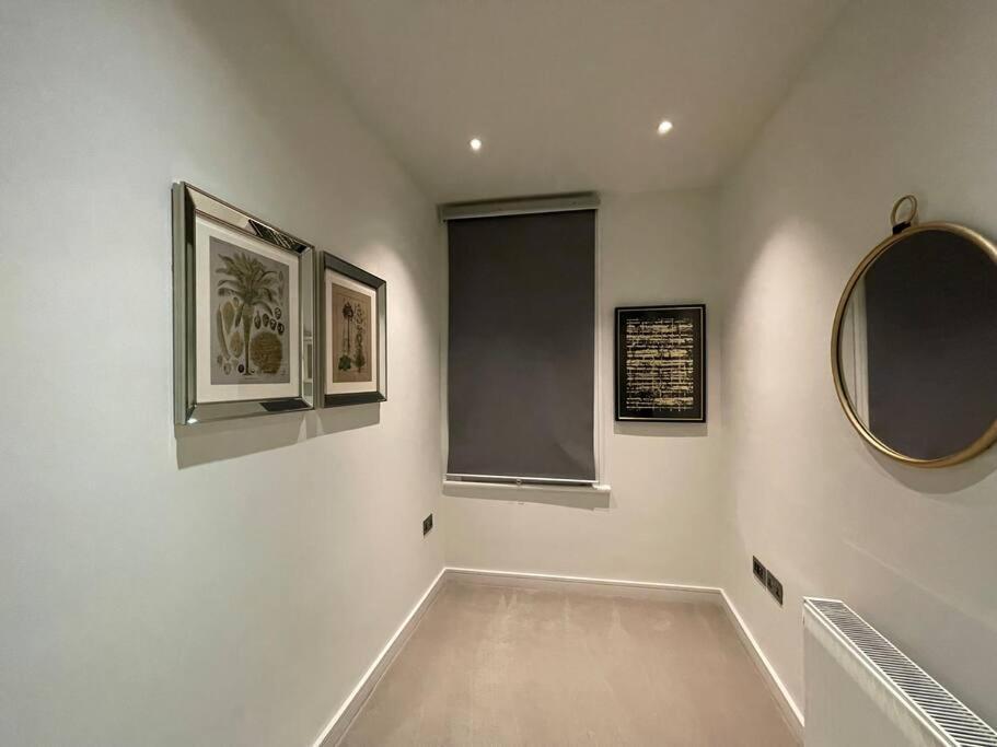 Quintessential Town House Close To Central Londra Exterior foto
