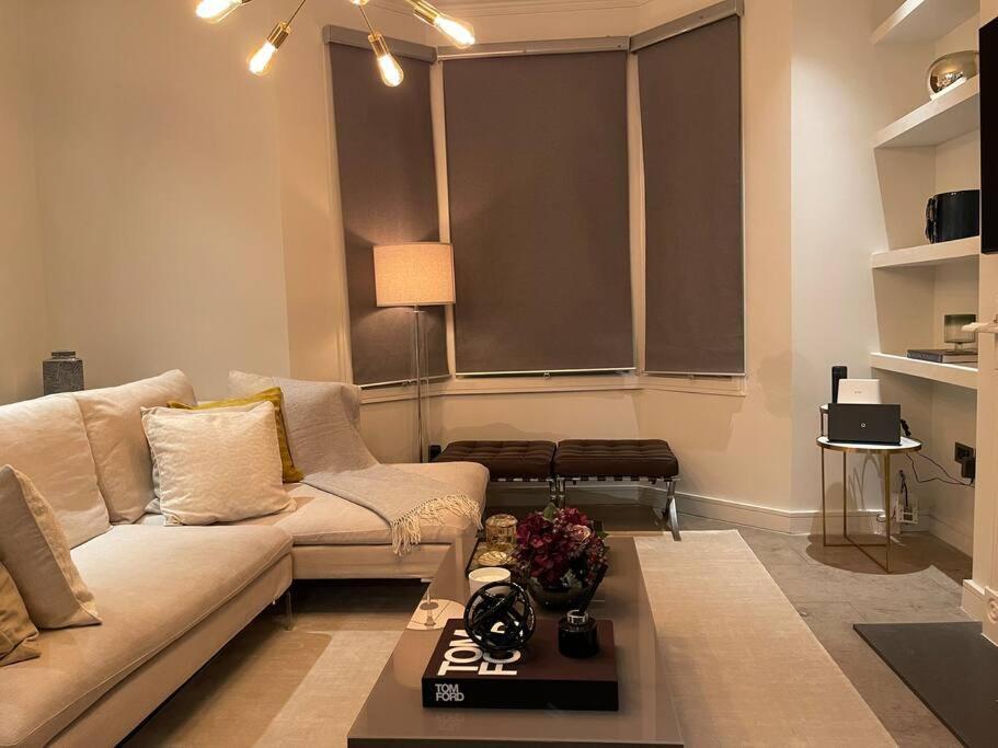 Quintessential Town House Close To Central Londra Exterior foto