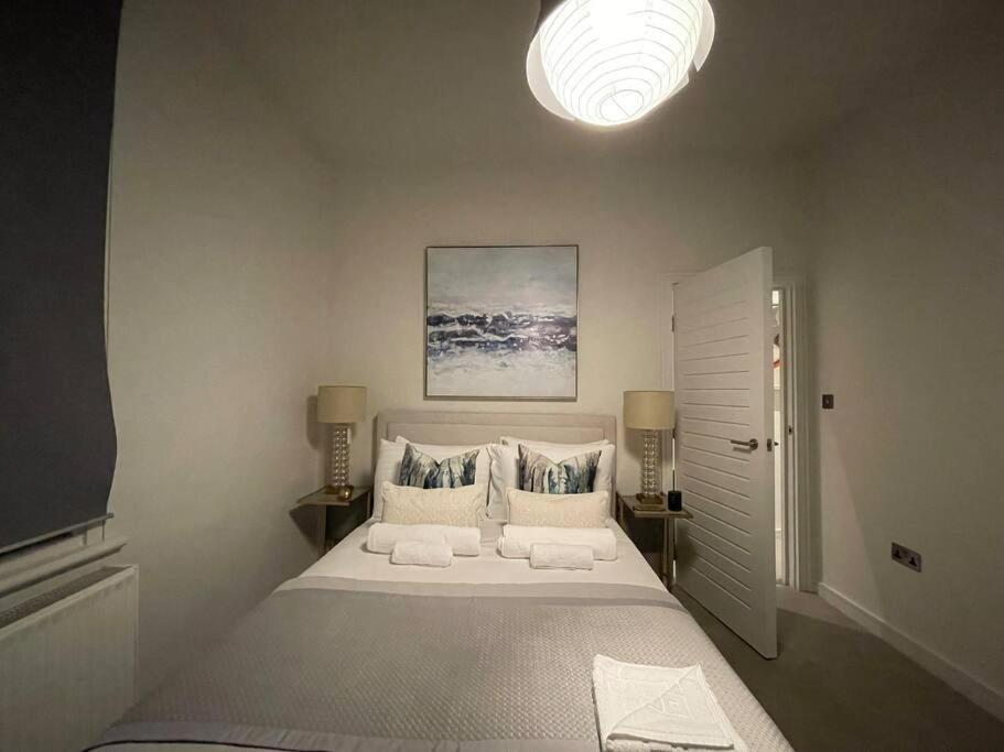 Quintessential Town House Close To Central Londra Exterior foto