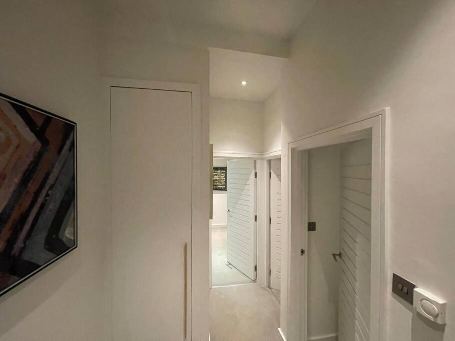 Quintessential Town House Close To Central Londra Exterior foto